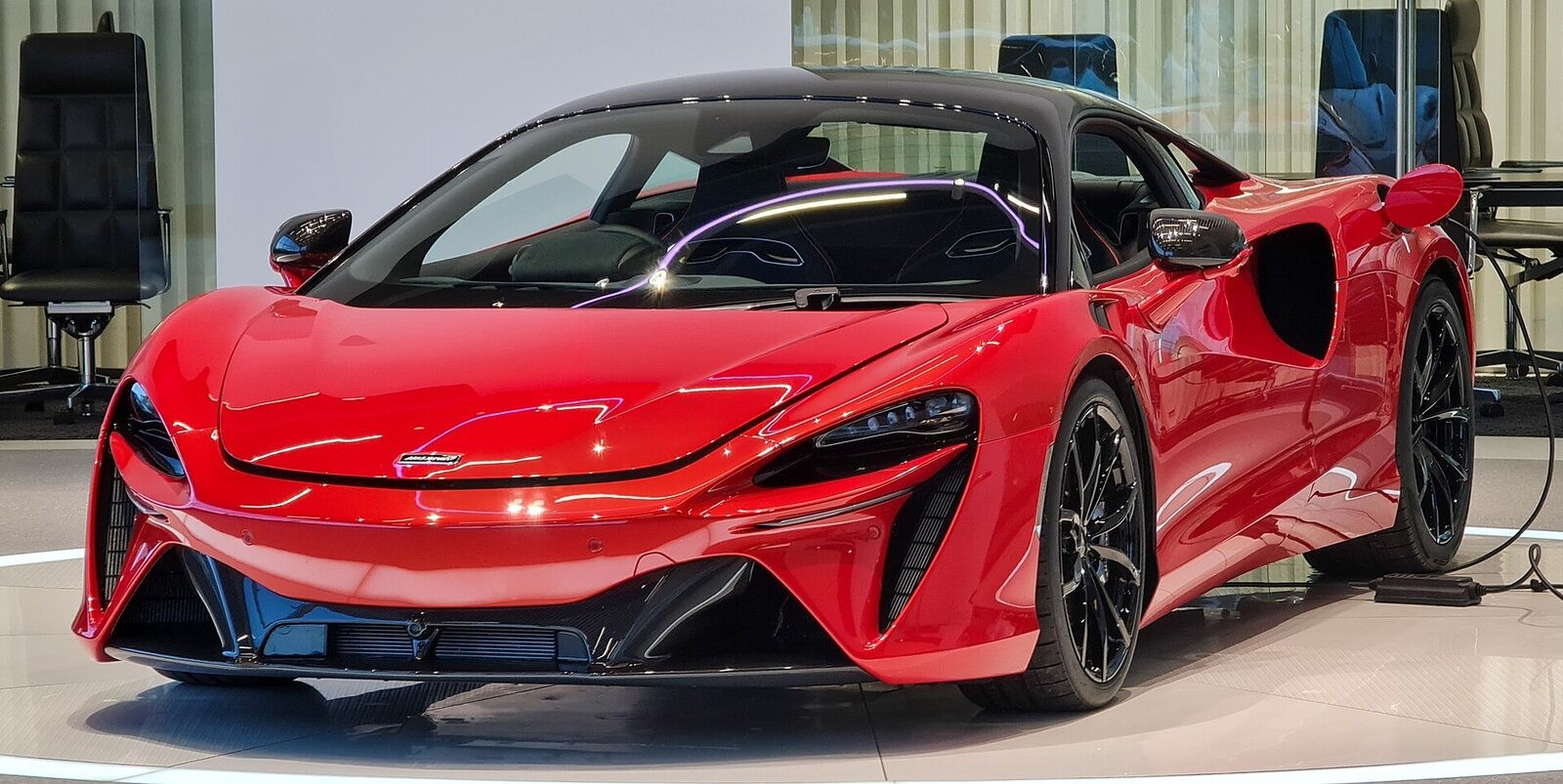 McLaren Artura side profile