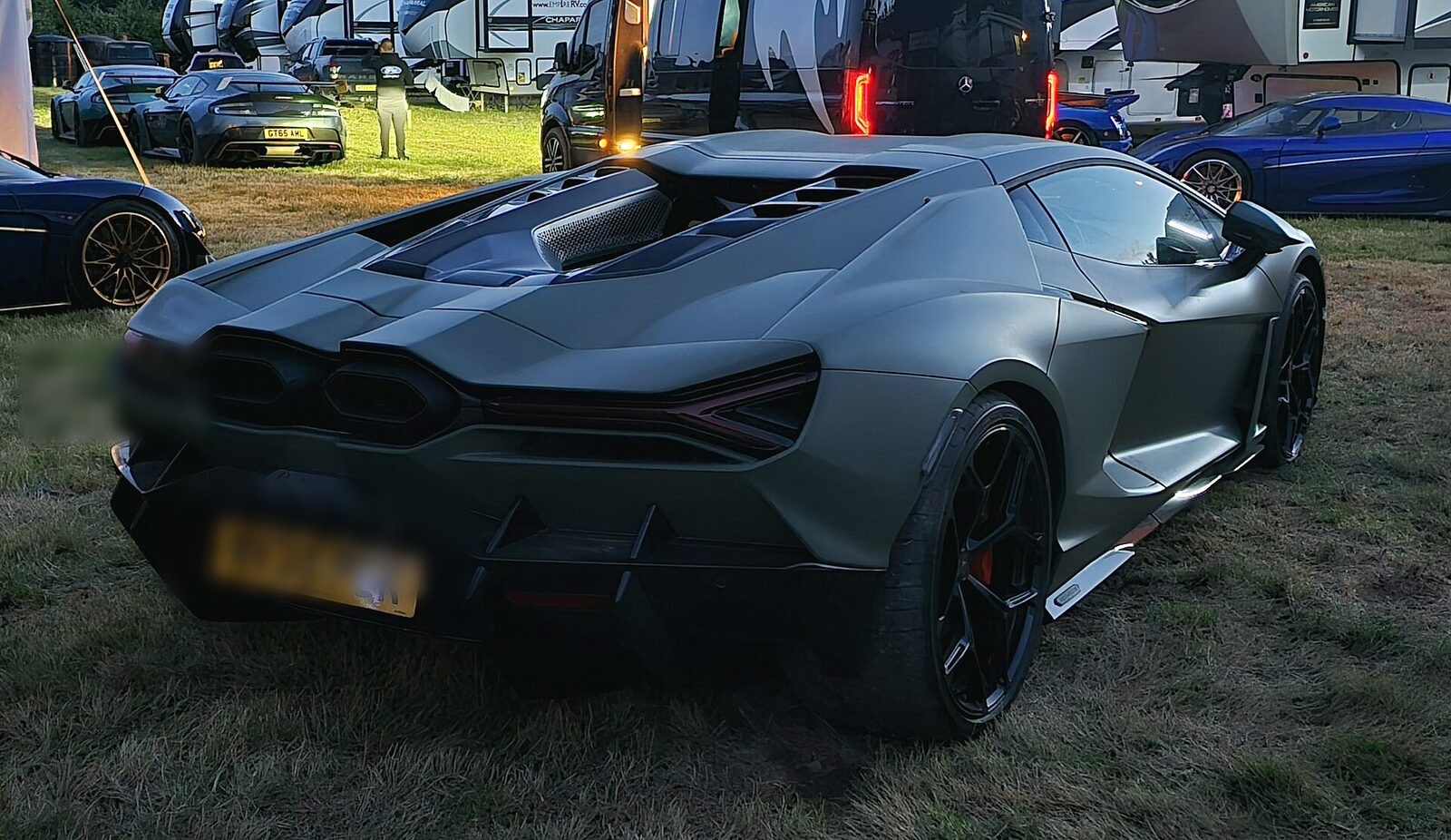 Lamborghini Revuelto side profile